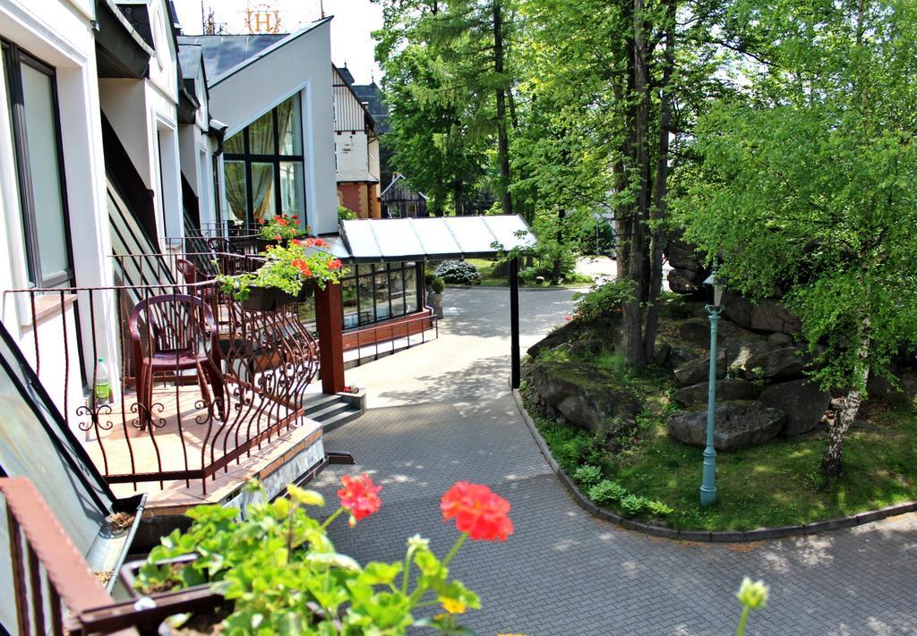 Hotel Szrenicowy Dwor شكلارسكا بوريبا المظهر الخارجي الصورة